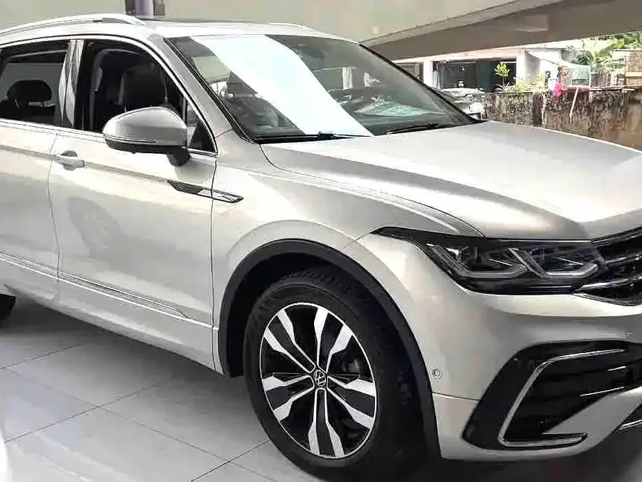 Volkswagen Tiguan L — фото 1