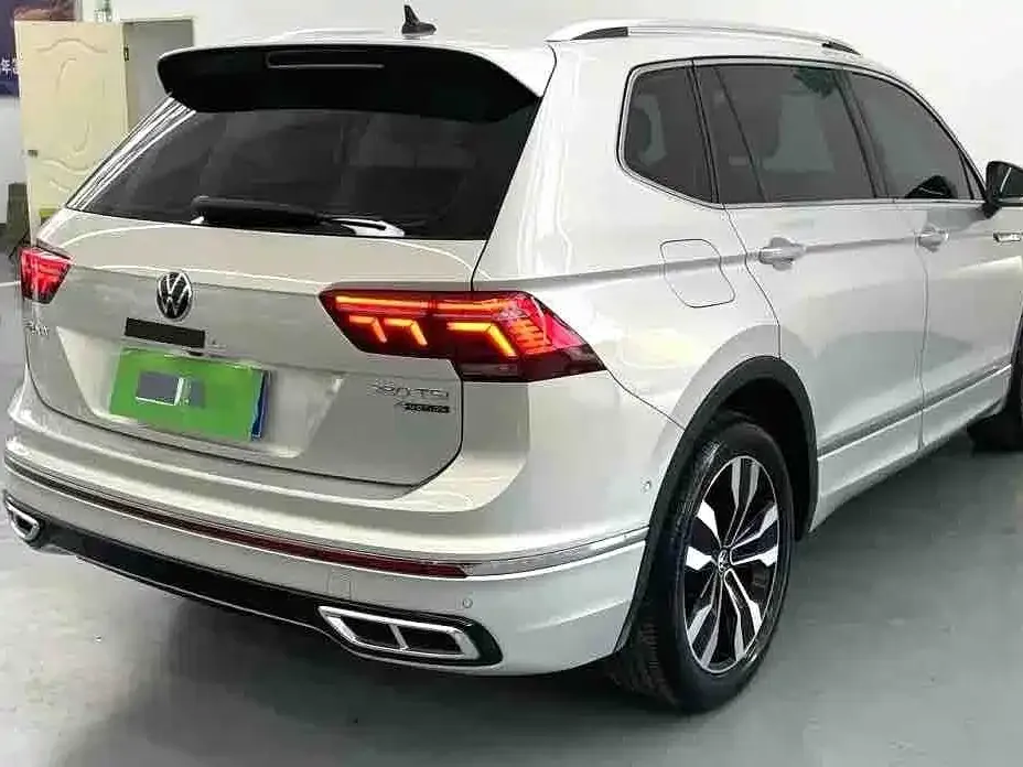 Volkswagen Tiguan L — фото 9