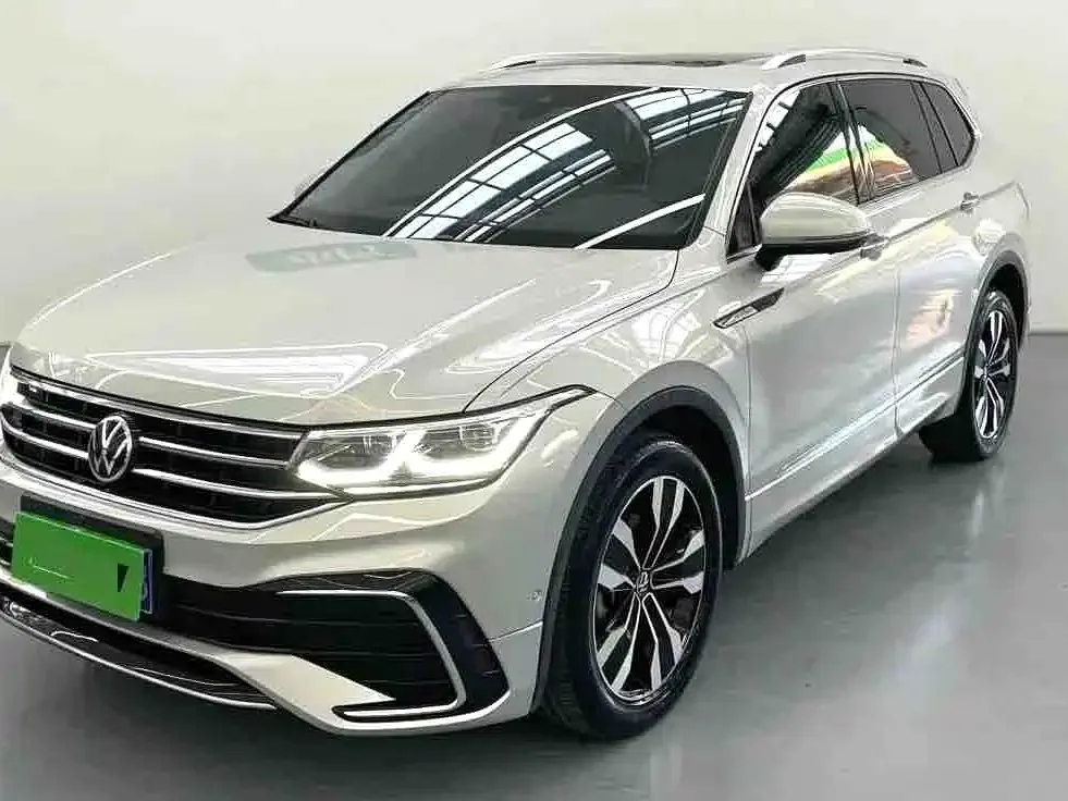 Volkswagen Tiguan L — фото 10