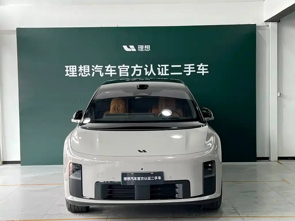 Li Auto i8 — фото 3