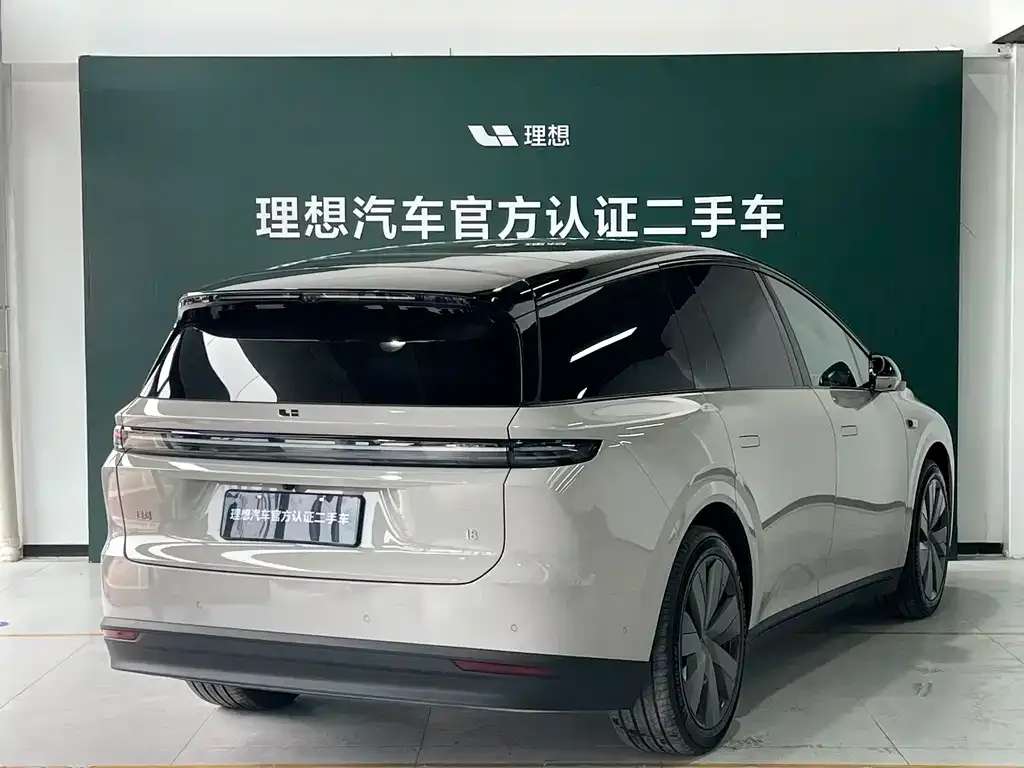 Li Auto i8 — фото 6