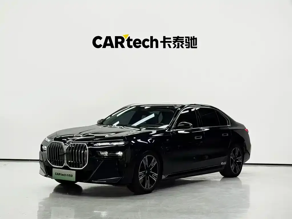 BMW i7