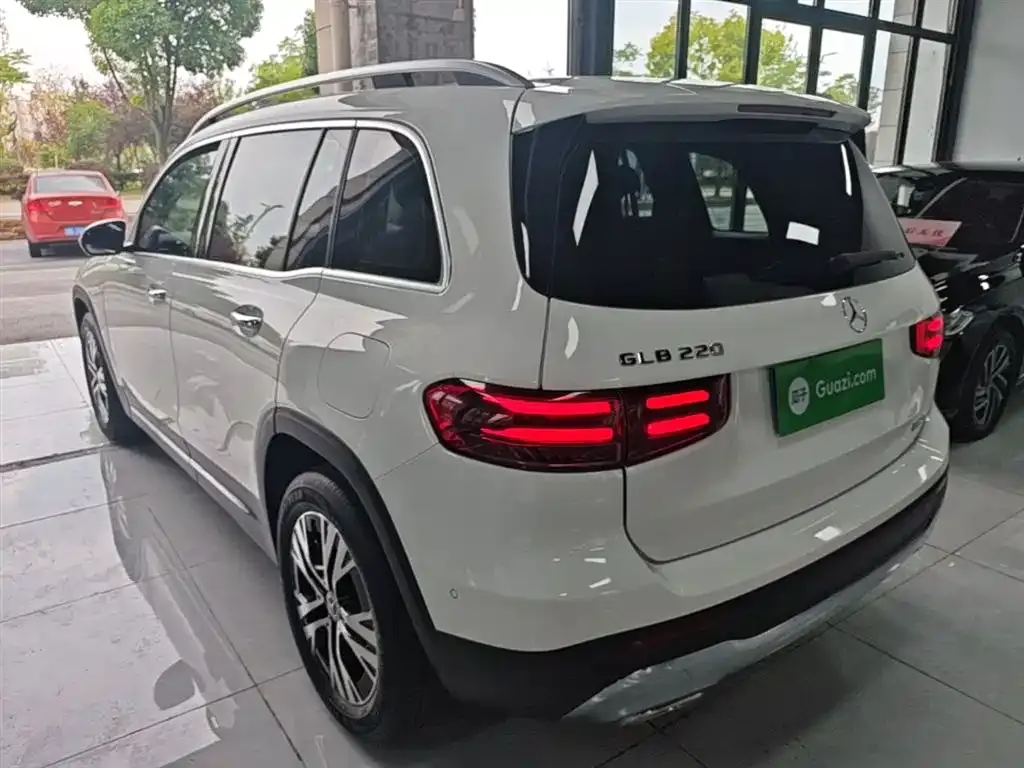 Mercedes-Benz GLB — фото 10