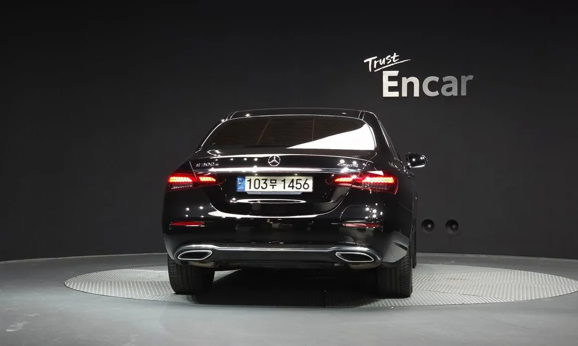 Mercedes-Benz E-Class — фото 4