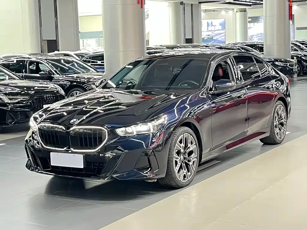 BMW 5 Series — фото 1
