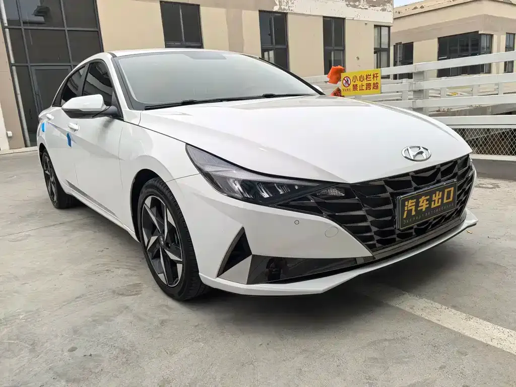 Hyundai Elantra — фото 4