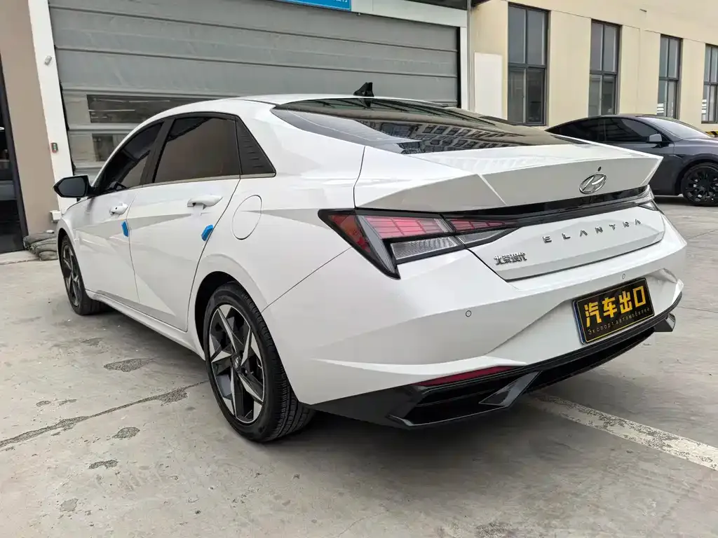 Hyundai Elantra — фото 3