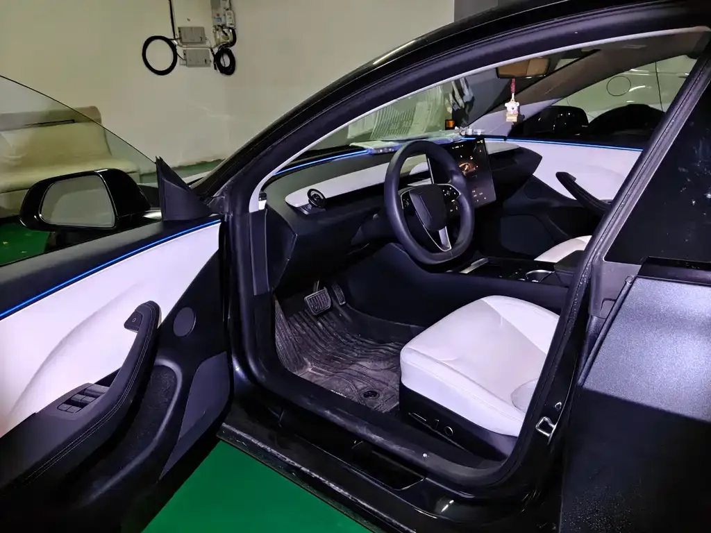 Tesla Model 3 — фото 9