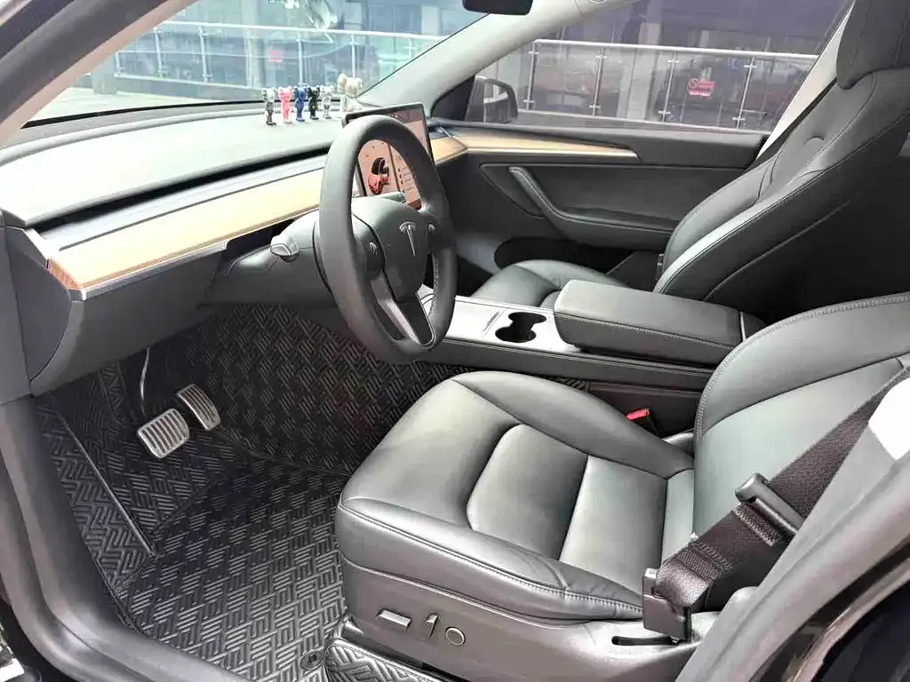Tesla Model Y — фото 4