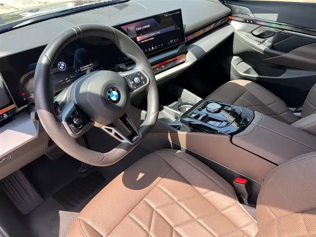 BMW 5 Series — фото 4
