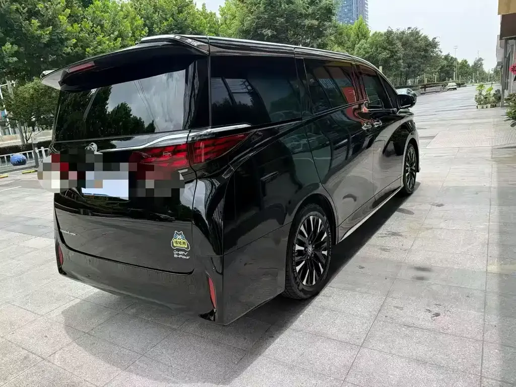 Toyota Alphard — фото 5