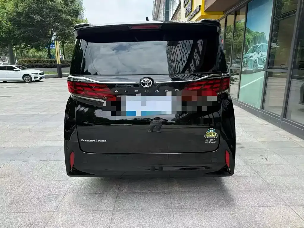 Toyota Alphard — фото 10