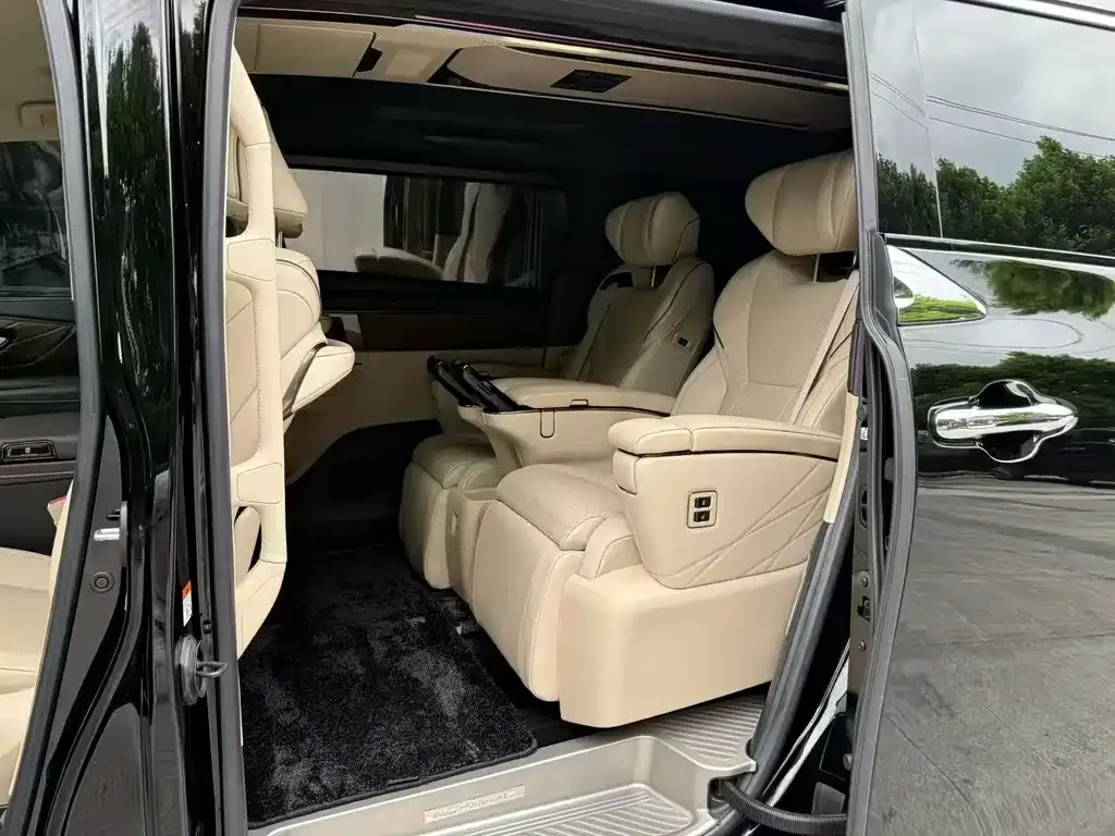 Toyota Alphard — фото 3