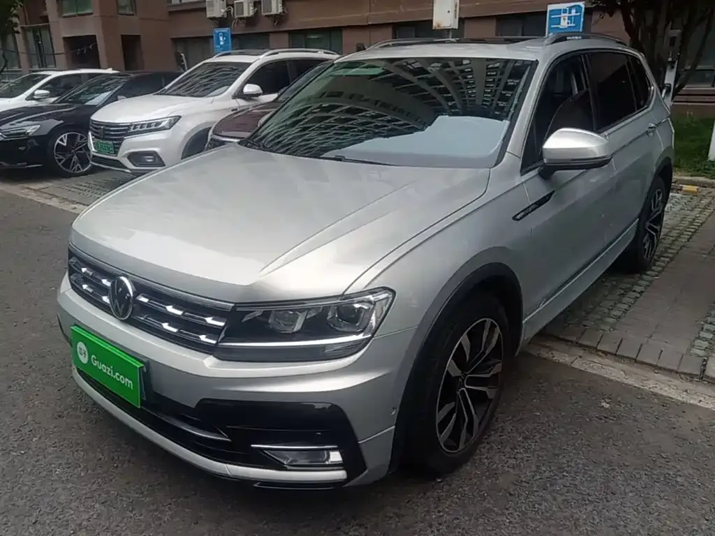 Volkswagen Tiguan L — фото 1