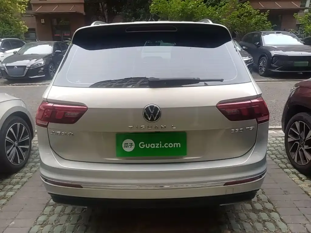 Volkswagen Tiguan L — фото 10