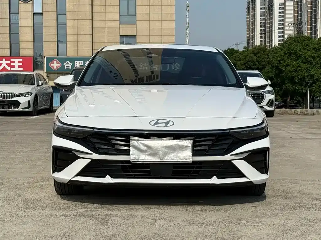 Hyundai Elantra — фото 7