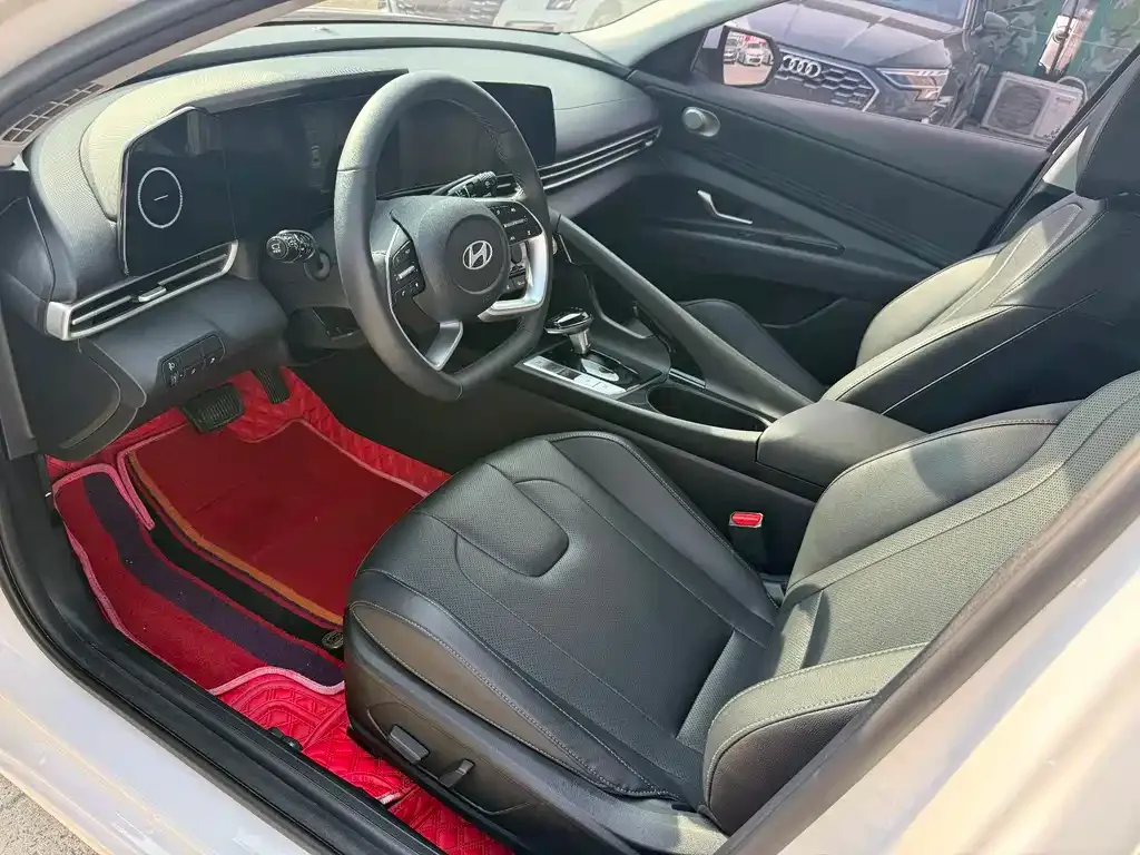 Hyundai Elantra — фото 4