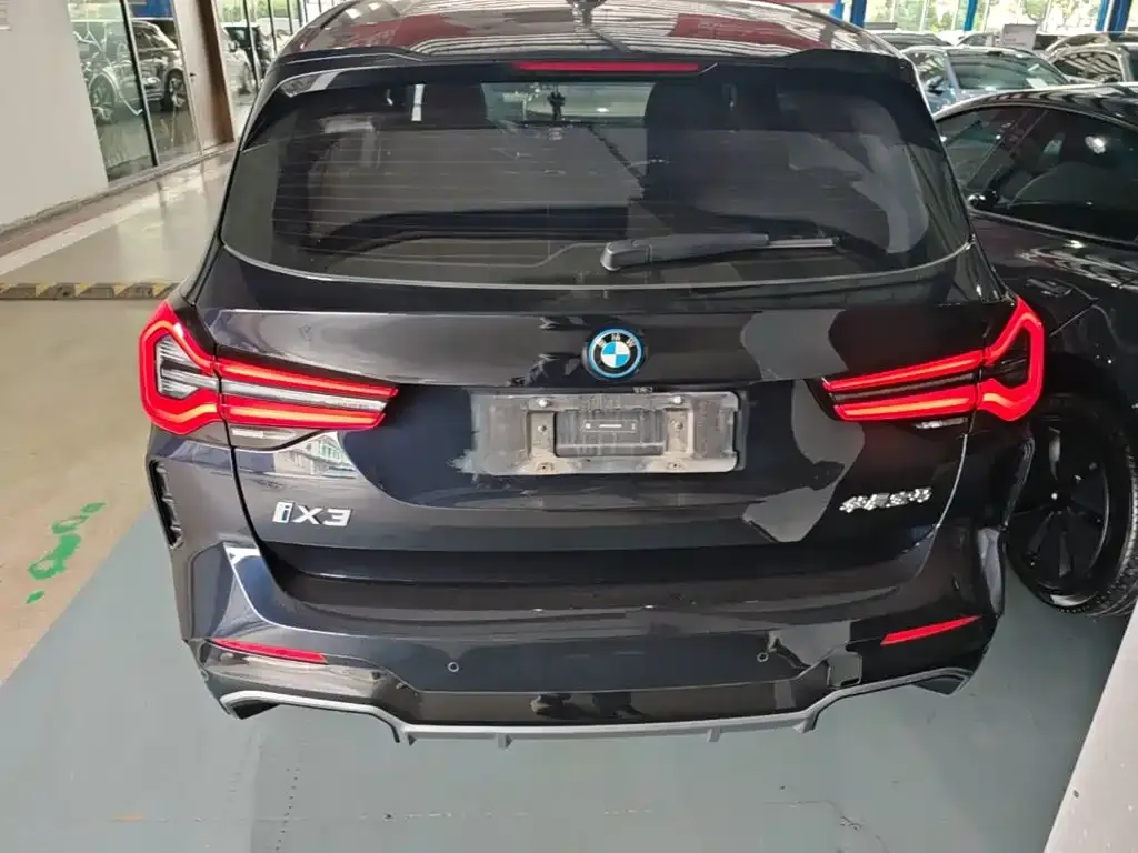 BMW iX3 — фото 3