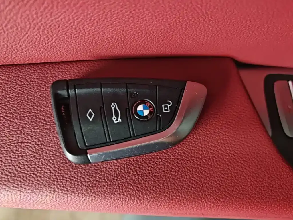 BMW iX3 — фото 10