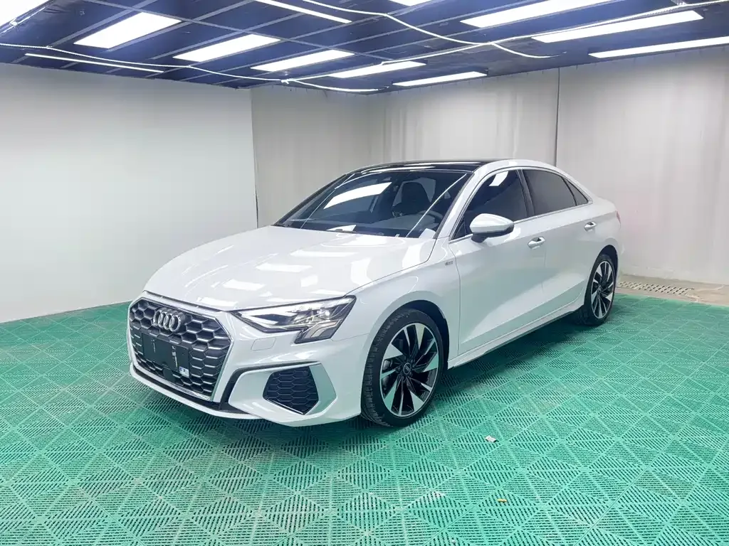 Audi A3 — фото 1
