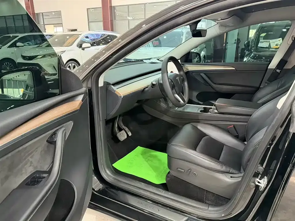 Tesla Model Y — фото 7