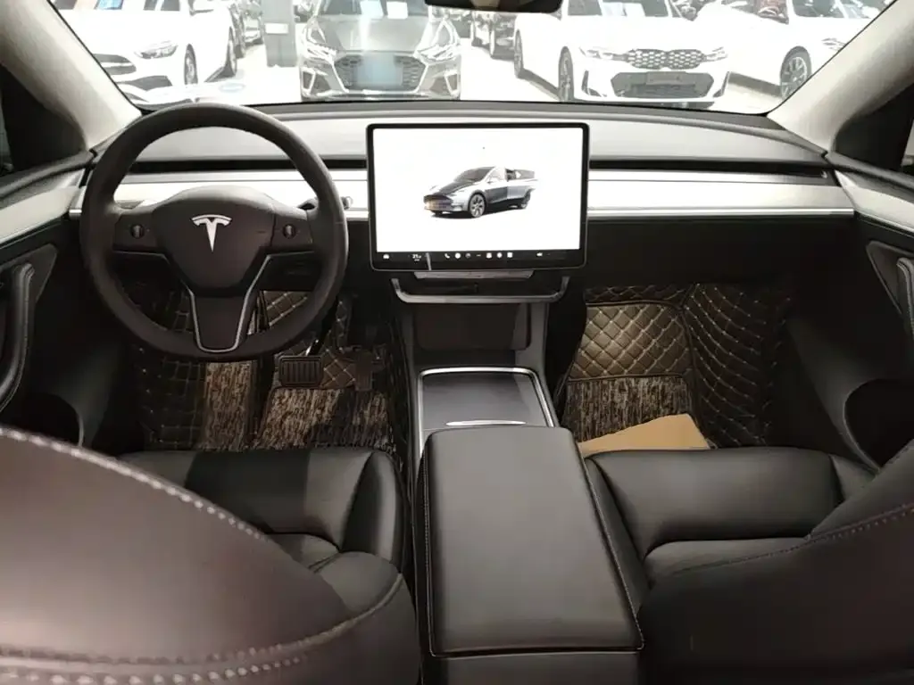 Tesla Model Y — фото 6