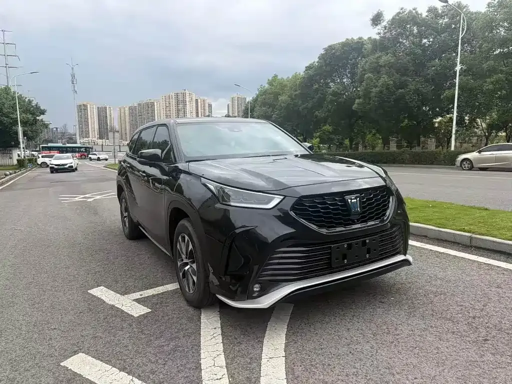 Toyota Crown Kluger 2023 из CN, фото 9