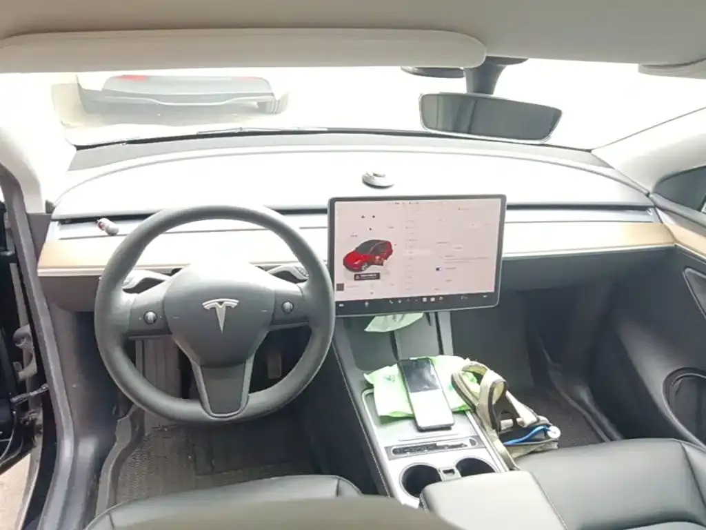 Tesla Model Y — фото 2