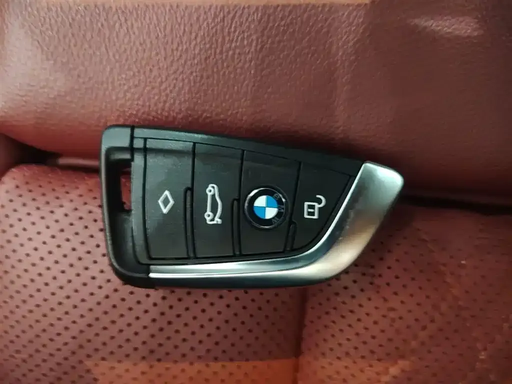 BMW X3 — фото 9