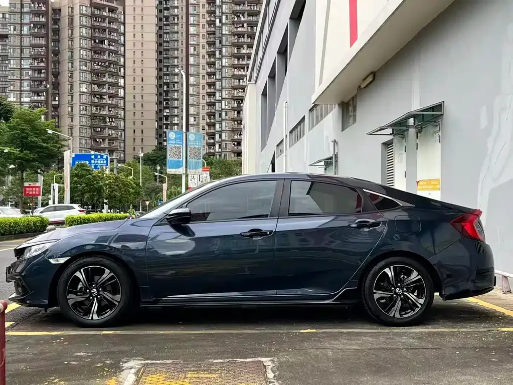 Honda Civic — фото 10