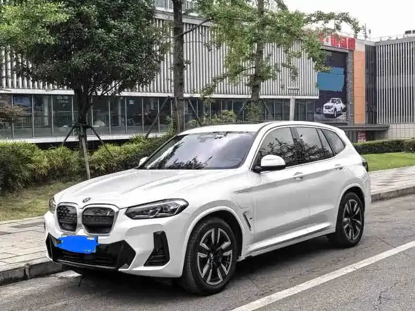 BMW iX3 — фото 1