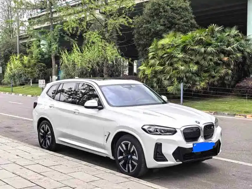 BMW iX3 — фото 3
