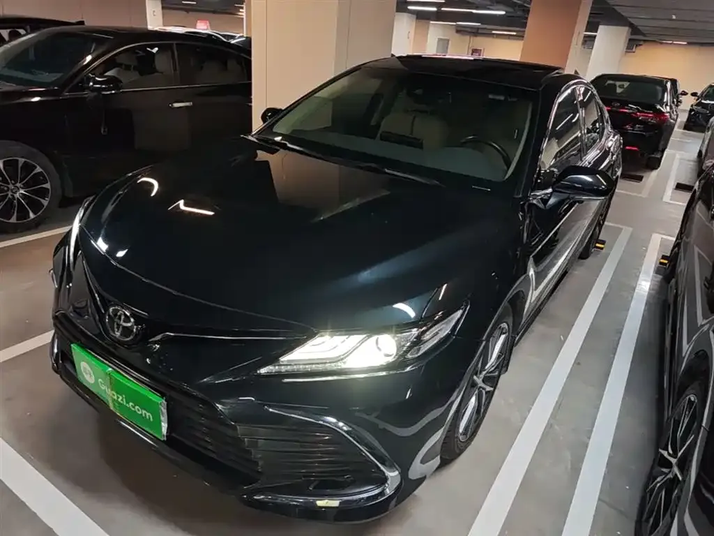 Toyota Camry — фото 6