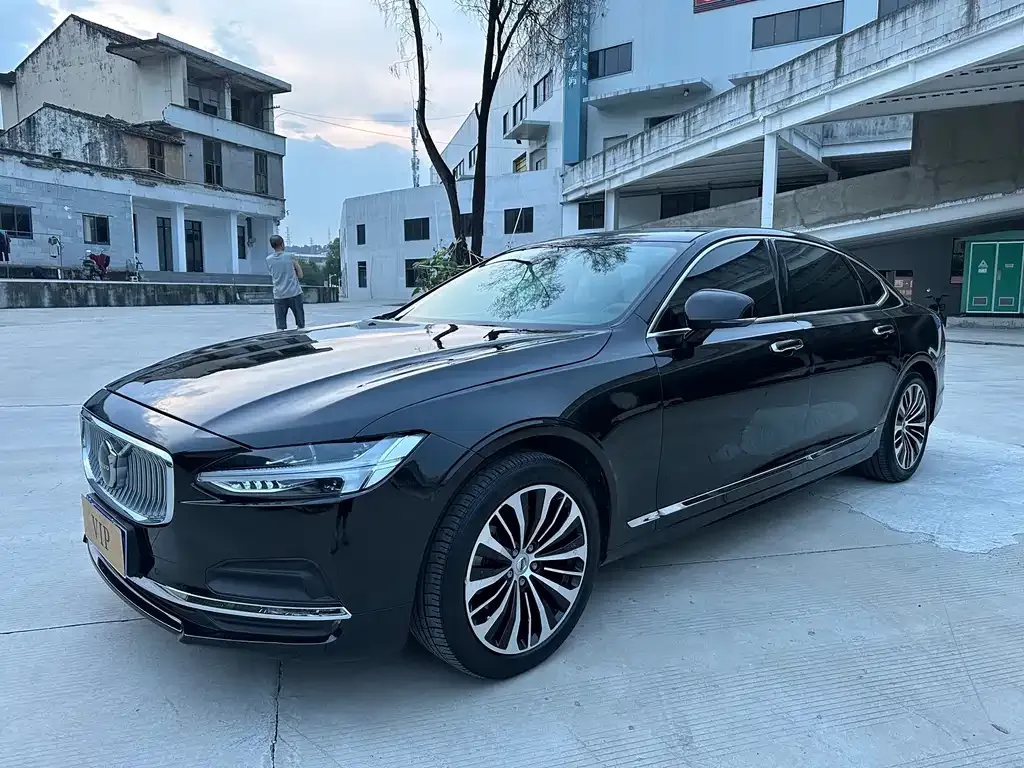 Volvo S90