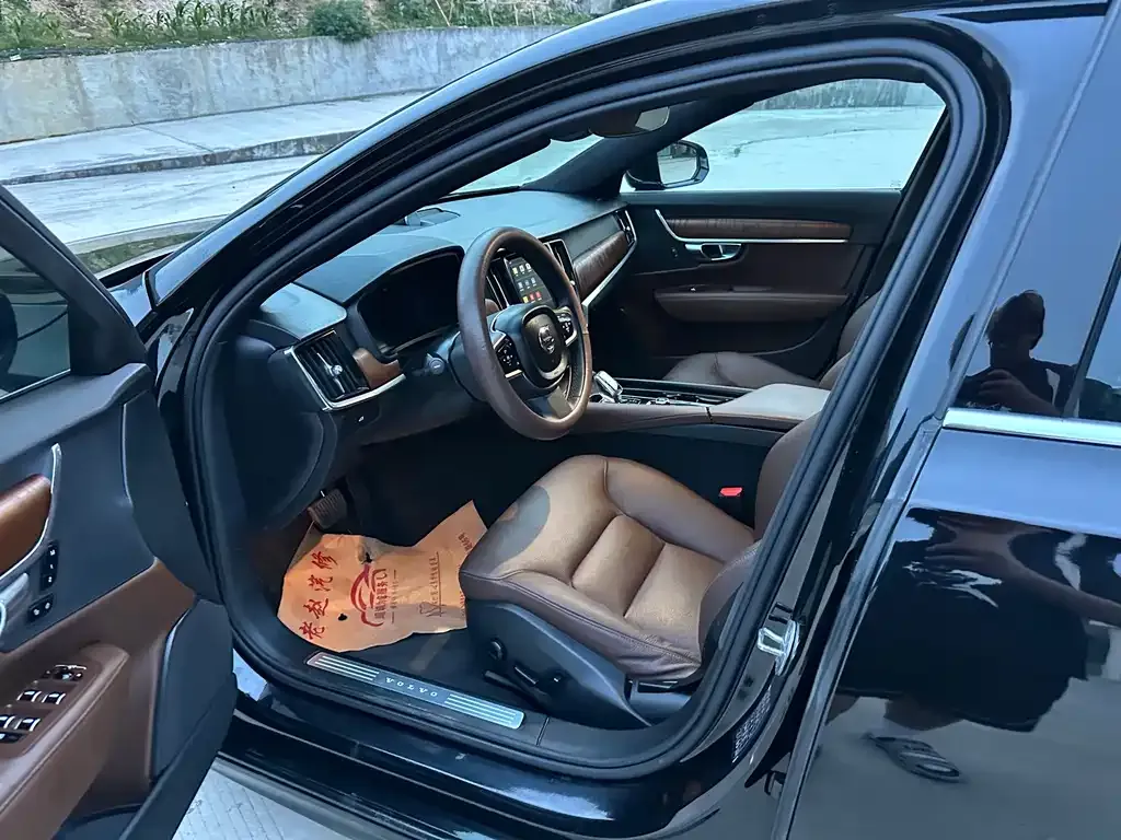Volvo S90 2024 из CN, фото 4