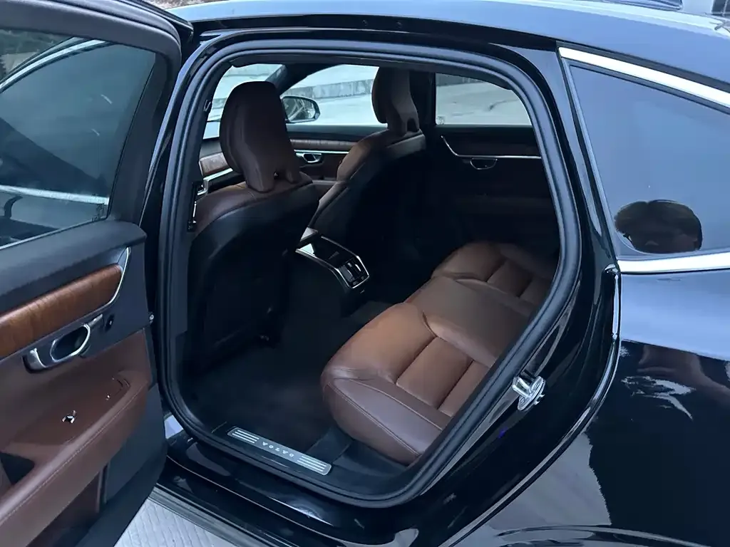 Volvo S90 2024 из CN, фото 2