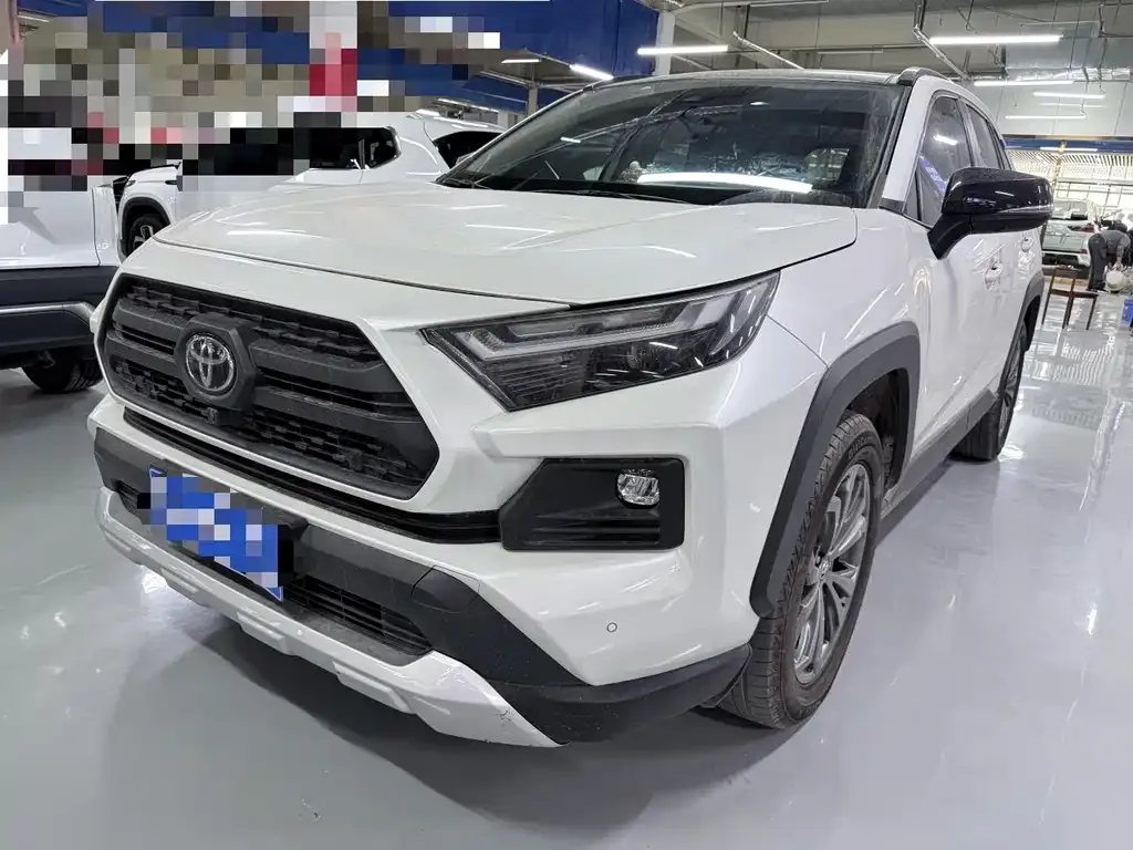 Toyota RAV4 — фото 1