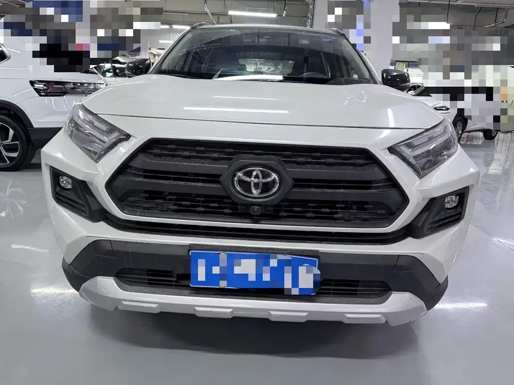 Toyota RAV4 — фото 7