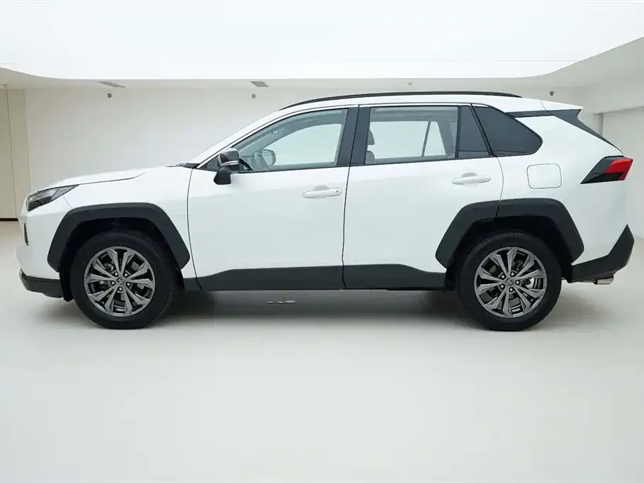 Toyota RAV4 — фото 3