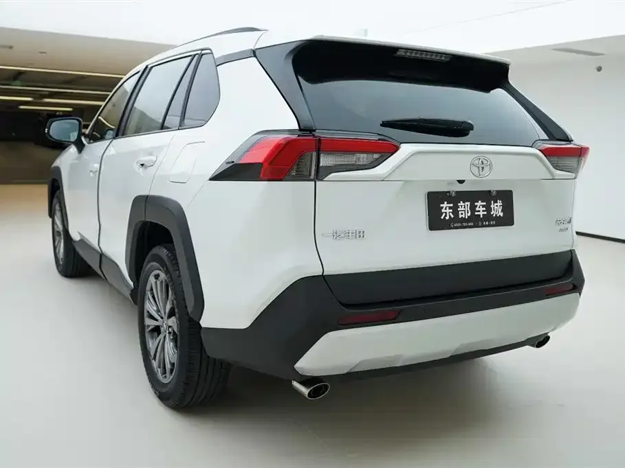 Toyota RAV4 — фото 4