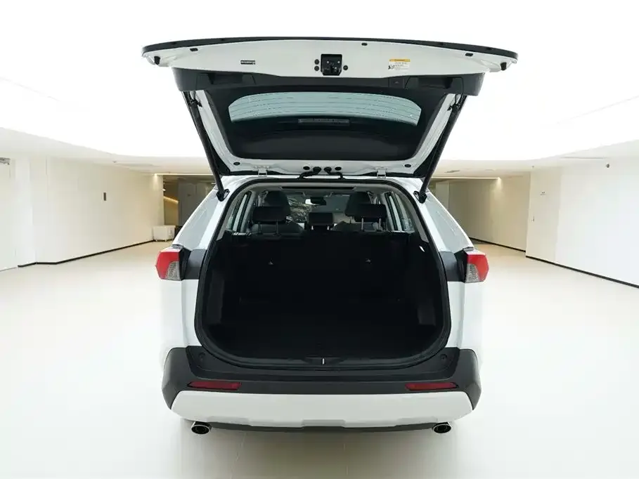 Toyota RAV4 — фото 6
