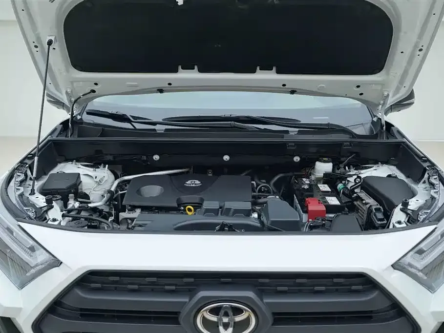 Toyota RAV4 — фото 8