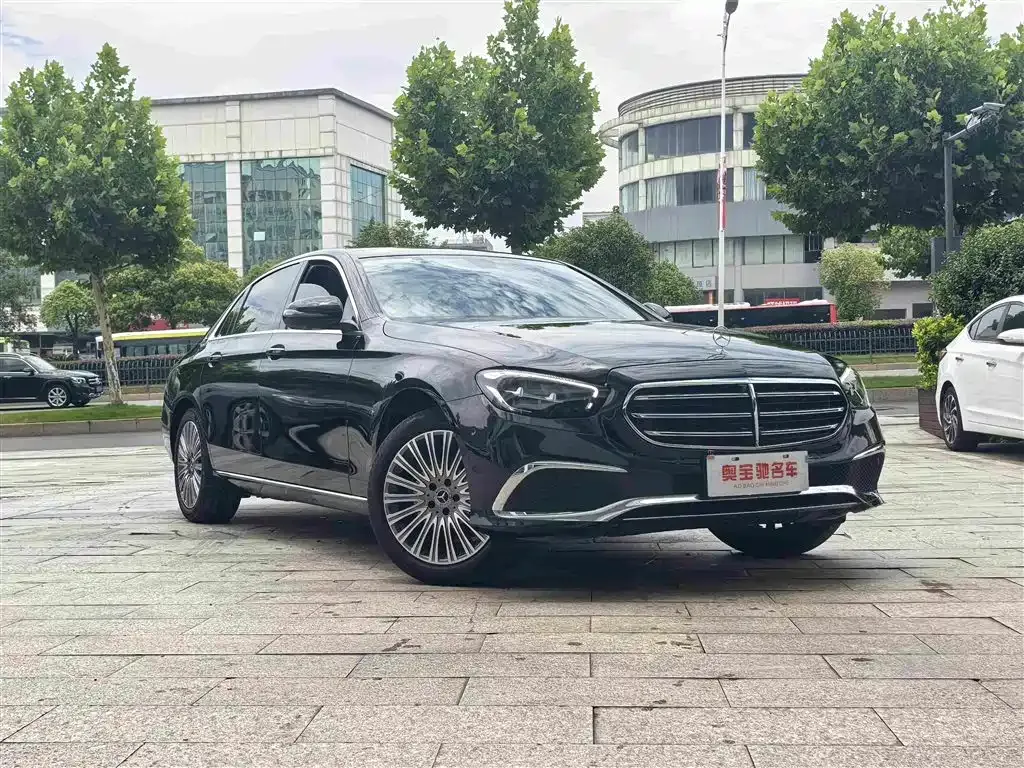 Mercedes-Benz E-Class — фото 4