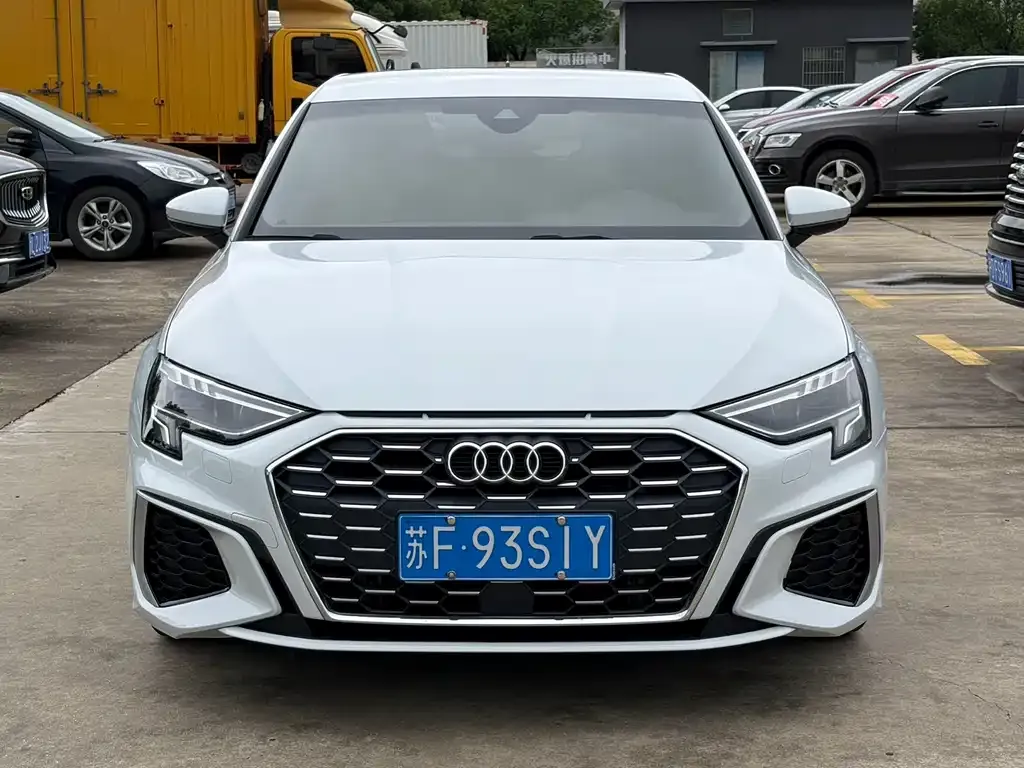 Audi A3 — фото 1