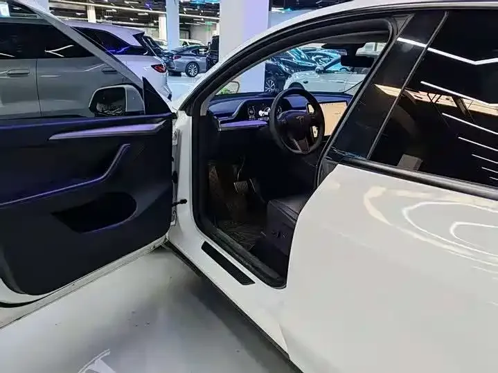 Tesla Model Y — фото 9