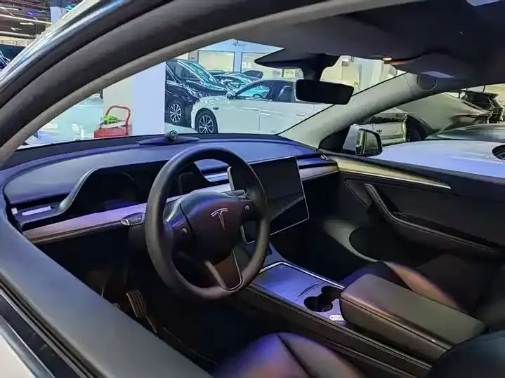 Tesla Model Y — фото 6