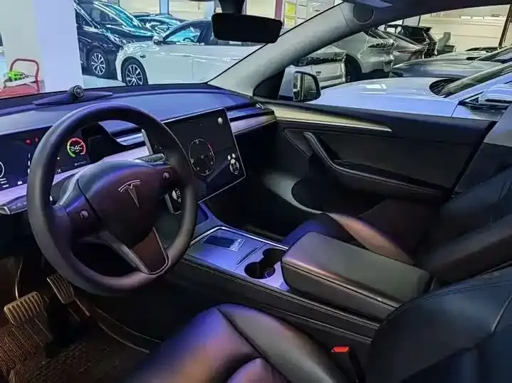 Tesla Model Y — фото 4