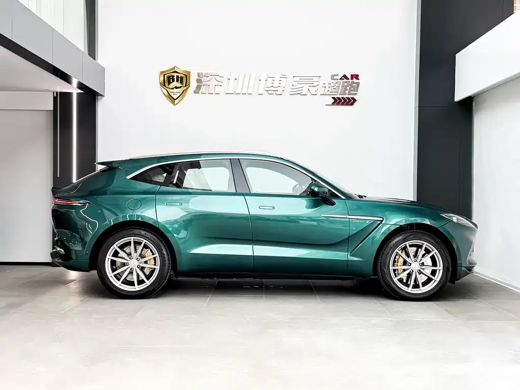 Aston Martin DBX — фото 5
