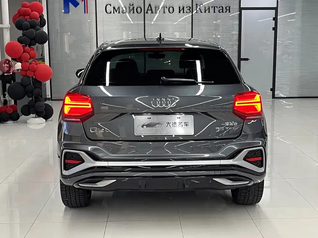 Audi Q2L — фото 10