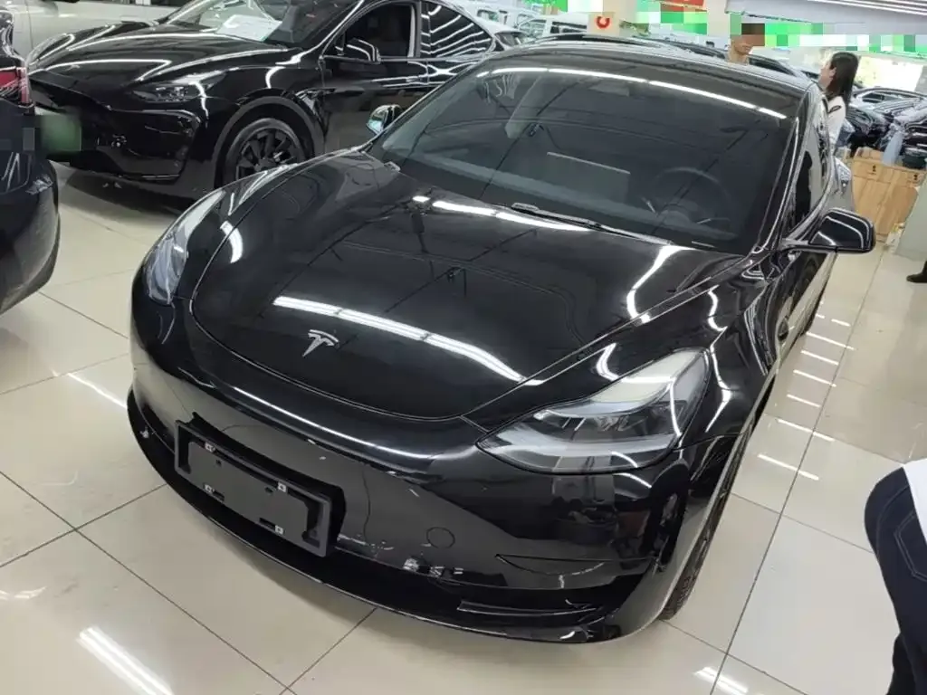 Tesla Model 3 — фото 1